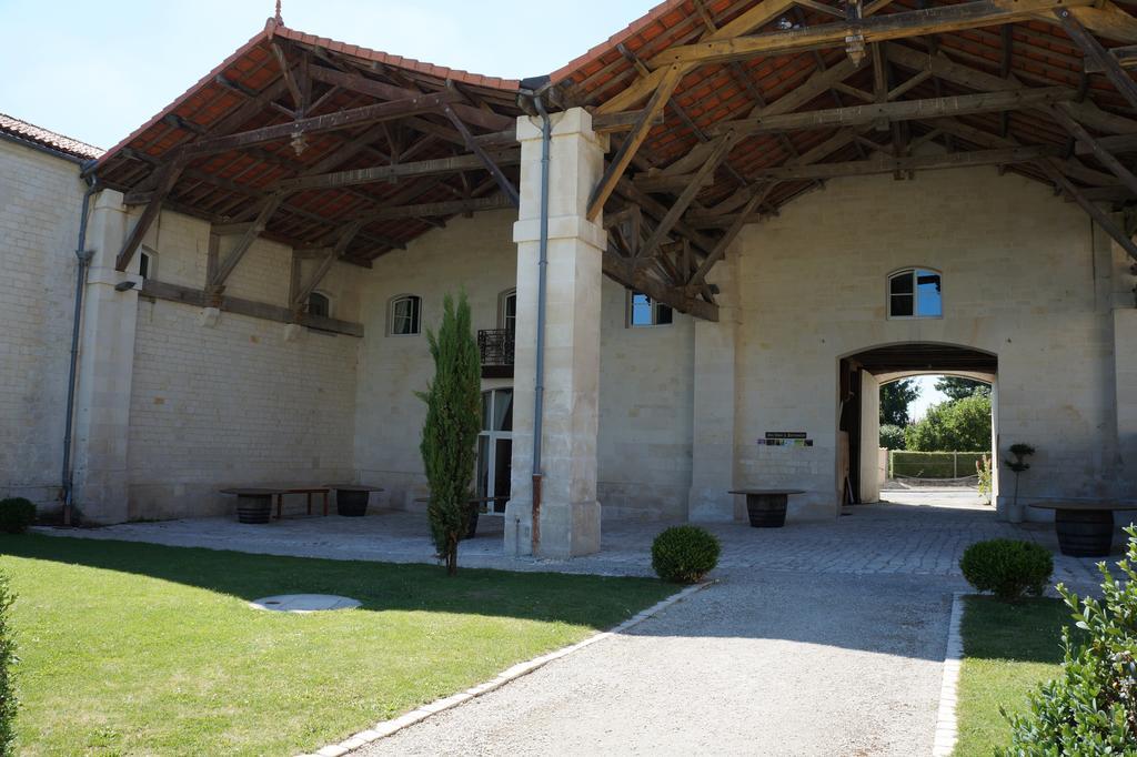 Domaine Des Chais Thénac 외부 사진